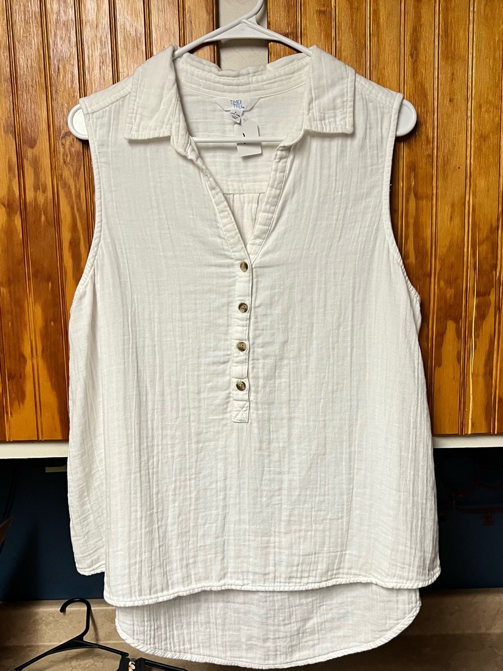 Time & Tru Sleeveless Gauze Button-Front Top - White top size L